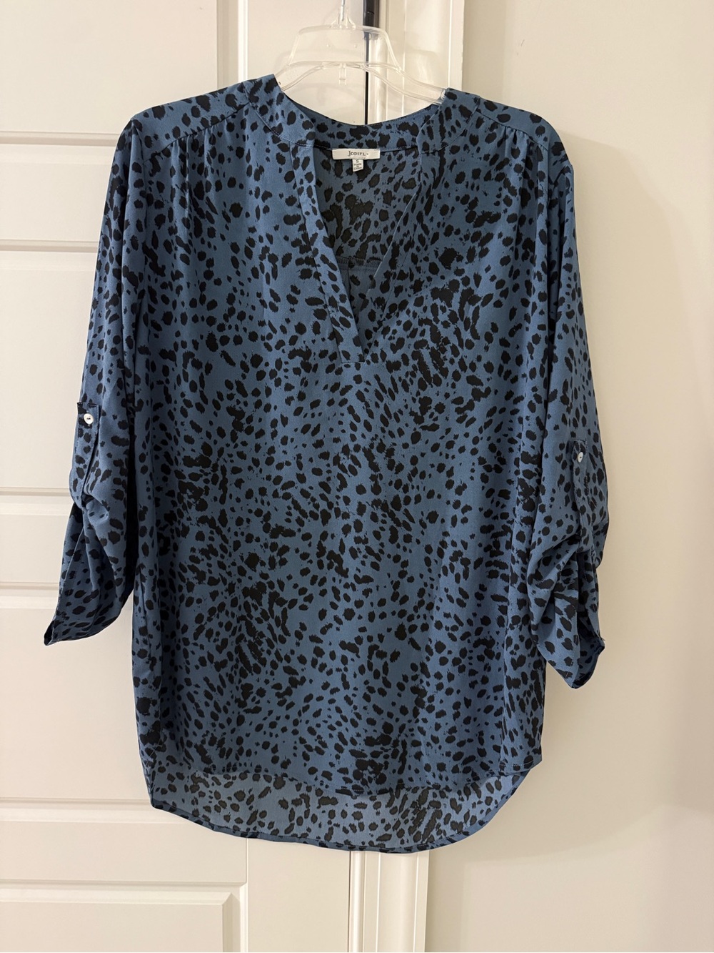 Jodifl Blue & Black Printed V-Neck Blouse